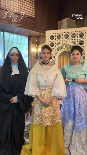 Louise delos Reyes Instagram - Slay ang mga binibini ng pamilya Montecarlos!! Hi Josefina, Carmelita, at Maria! 🥰
I LOVE YOU SINCE 1892, ngayong Setyembre 6, dito lang sa Viva One.
#ILYS1892
#ILoveYouSince1892
#StudioViva #VivaOne
#Wattpad
#WebtoonProductions