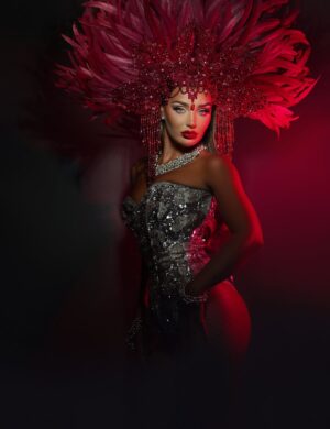 Lucinda Strafford Instagram - happy halloween from me and my inner showgirl .. ✨🪩🌟

inspired by @taylorswift 🤍

styled by @jeffmehmet1 
hair @murrayowenshmua
makeup @makeupbyhanx 
costume @houseof_flyingstitches @whatkatiediduk @showgirlentertainments 
photographer @vsanchorstudio 

the most talented group of people .. 🥹♡