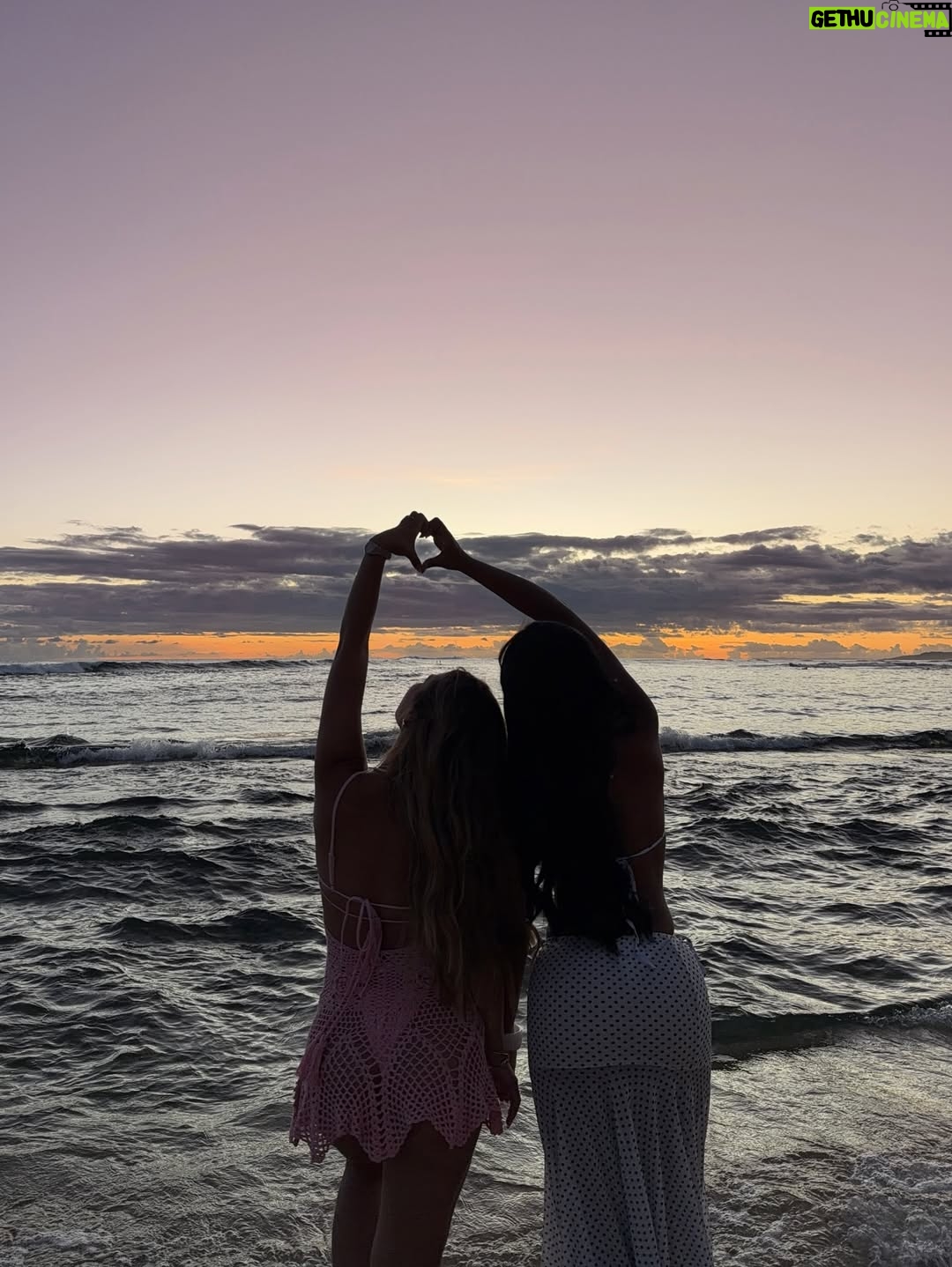 Lucinda Strafford - 111.2K Likes - the bratz to my barbie .. 🌺🐠🌴🌊