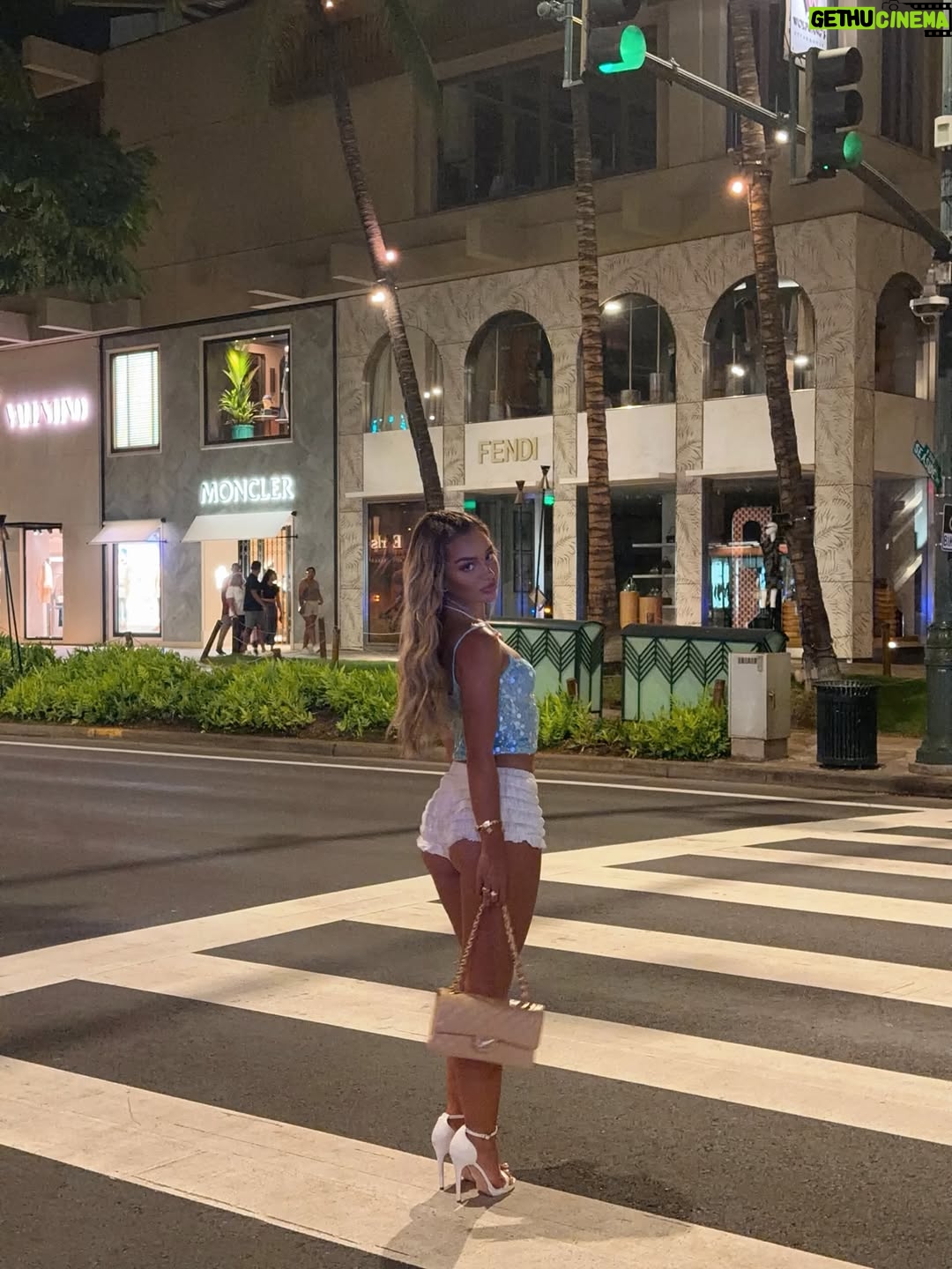 Lucinda Strafford - 76.5K Likes - first week back to reality.. ♡ proud of overcoming my self doubt, and forever grateful for the wild journey in @loveislandusa games 🤍 here’s to everything else to come.. 🥹✨