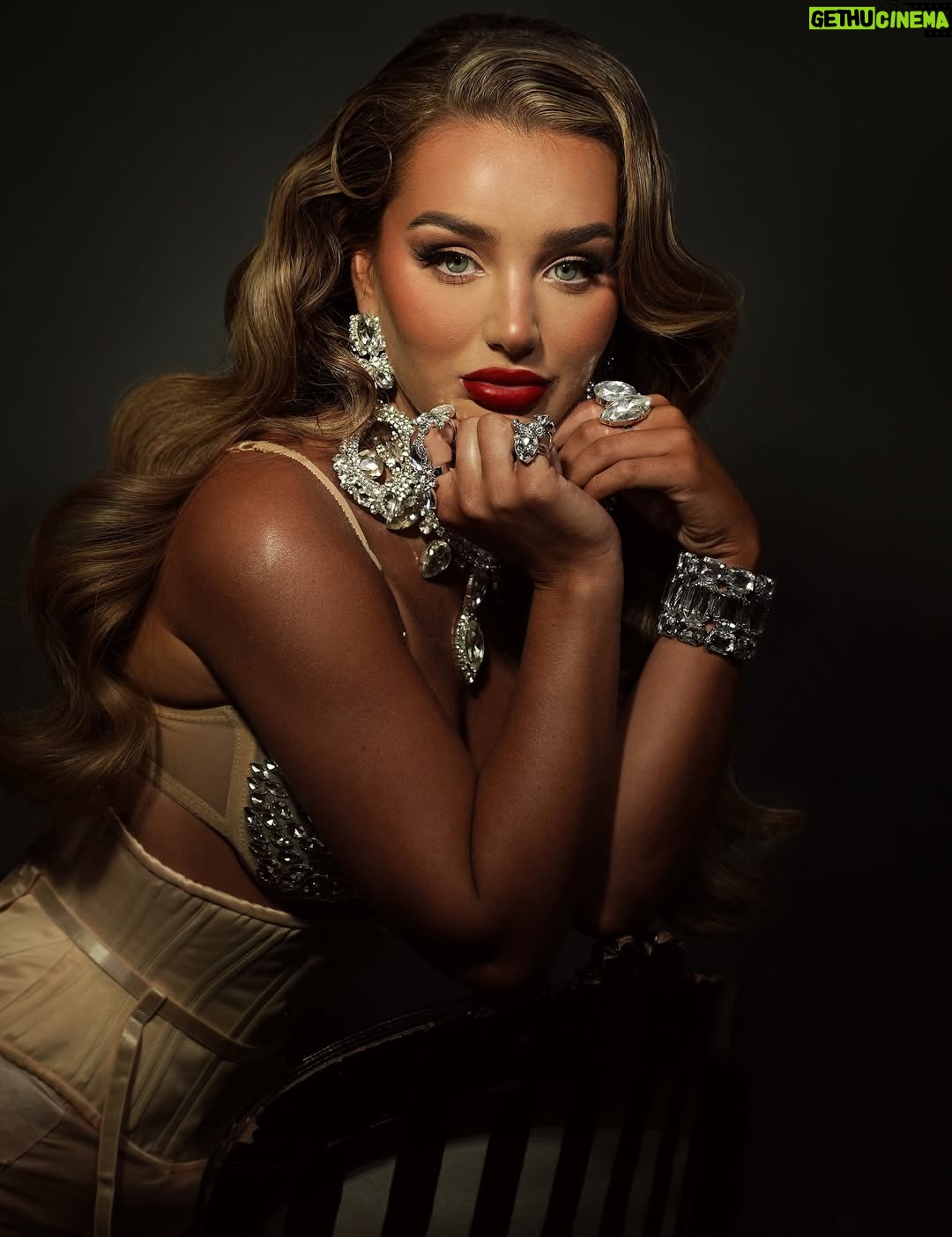 Lucinda Strafford - 83K Likes - happy halloween from me and my inner showgirl .. ✨🪩🌟

inspired by @taylorswift 🤍

styled by @jeffmehmet1 
hair @murrayowenshmua
makeup @makeupbyhanx 
costume @houseof_flyingstitches @whatkatiediduk @showgirlentertainments 
photographer @vsanchorstudio 

the most talented group of people .. 🥹♡