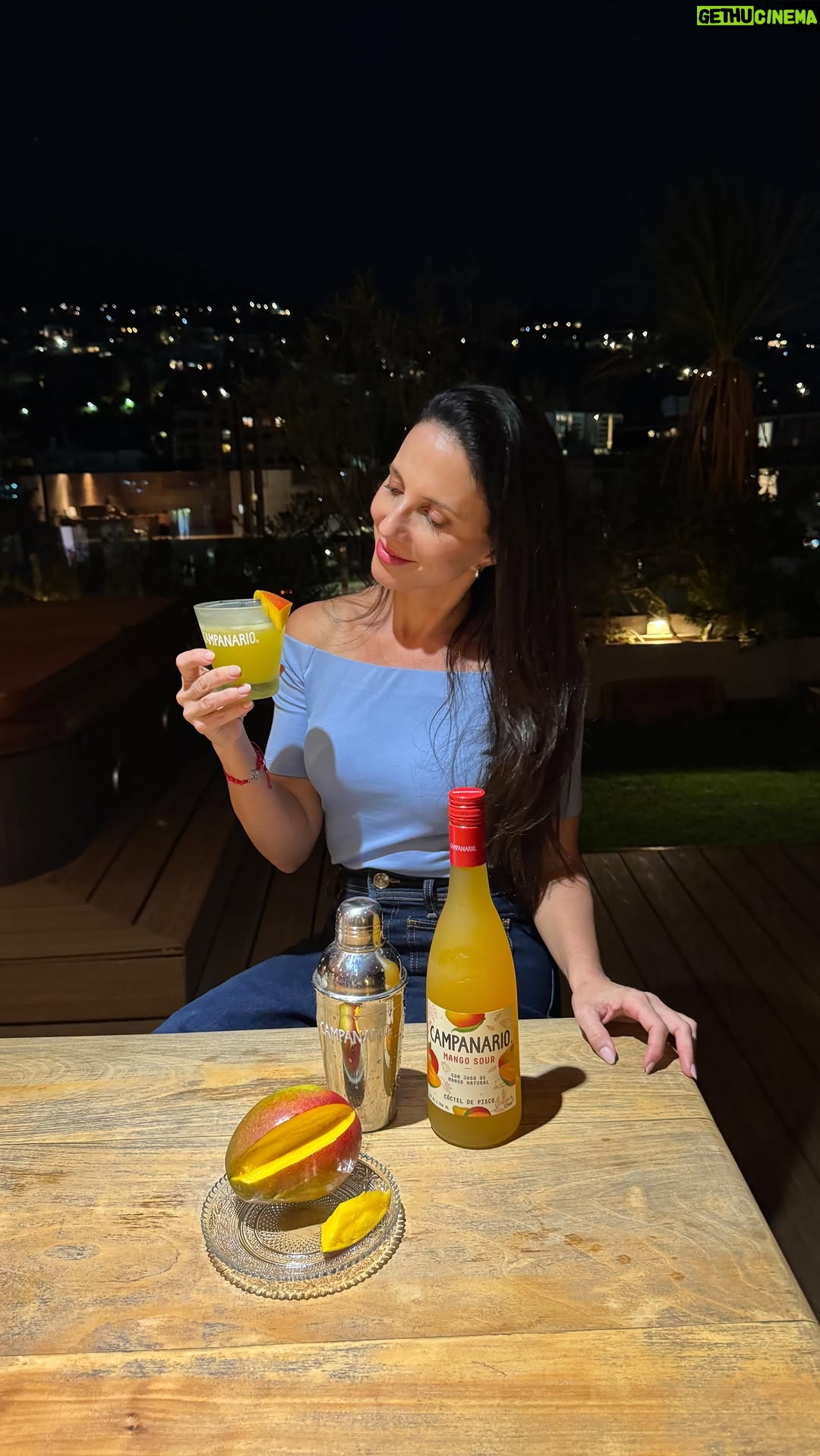 Luz Valdivieso - 18.5K Likes - ✨🥭 El preparado y servido perfecto del Mango Sour de Campanario siempre me salva en cada junta. Porque nada mejor que recibir a las amigas con algo rico, fácil y listo para disfrutar 🥂💛.

Cuando quiero lucirme sin complicaciones… ya sé cuál es la opción.

#MangoSourCampanario #JuntasQueSeDisfrutan #SaborPerfecto