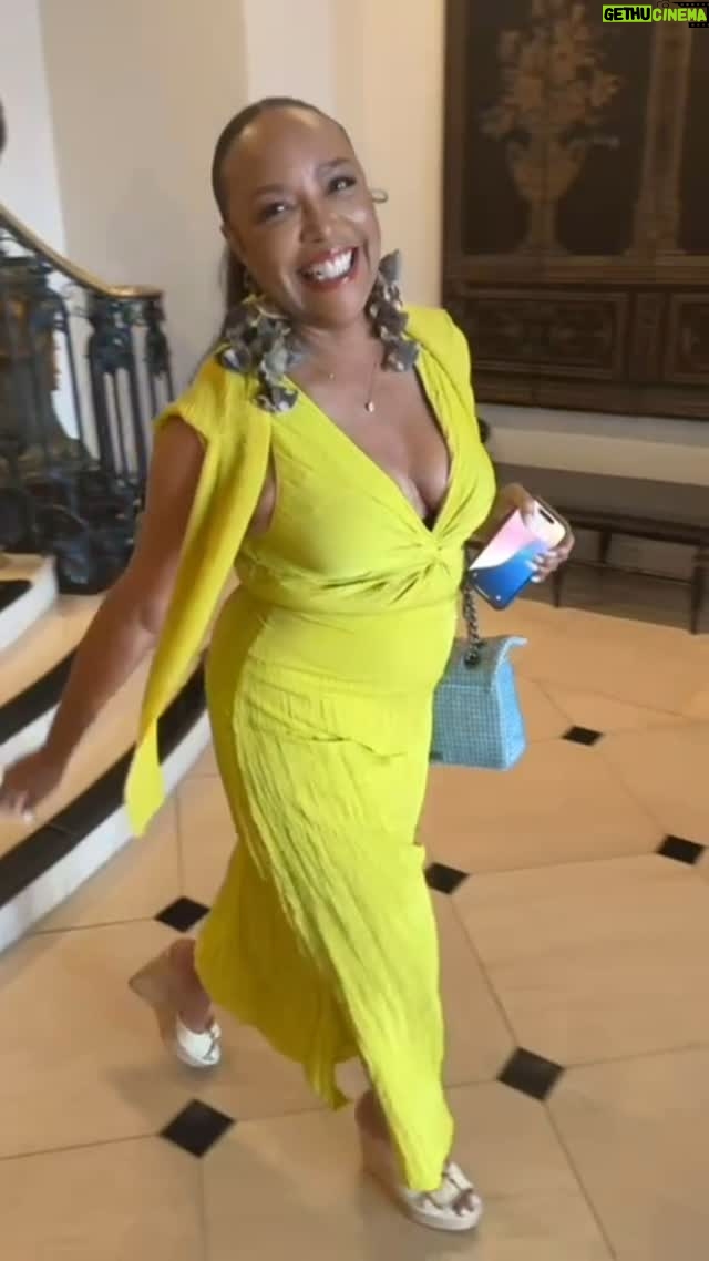 Lynn Whitfield - 24.2K Likes - Had a good ole New Orleans time with you all last weekend😘⚜️💚

.
.
. 
👗 @zara  @calvinklein 
👠 @veronicabeard 
Earrings: @ranjanakhan 

#essencefest #disney #thechi #paramount #showtime #strut #cheetahgirls