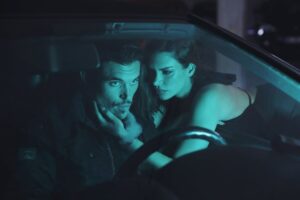 Maëva Martinez Instagram - Écris la legend 🖋️
#skyfall #mood #vibes #darkartist #darkromantic 

PHOTOGRAPHE : @emiliecarpuat univers 🪐📸
