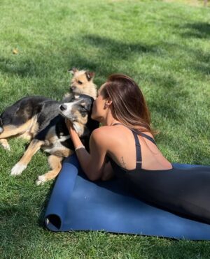 Maggie Q Instagram - The perfect way to start the day is on the yoga mat with ALL the dogs 🧘🏻‍♀️🤸🏻📿🙆🏻‍♀️✨