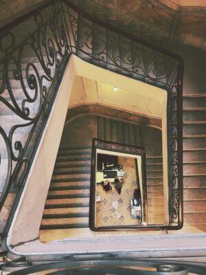 Malena Pichot Instagram - Una jornada en Rosario llena de aventuras. Revistas de todo tipo pero a la vieja escuela. Cortes de luz y un garage con un portal a otra dimensión. La hemos pasado excelente

La corona es de @divaanimalprint