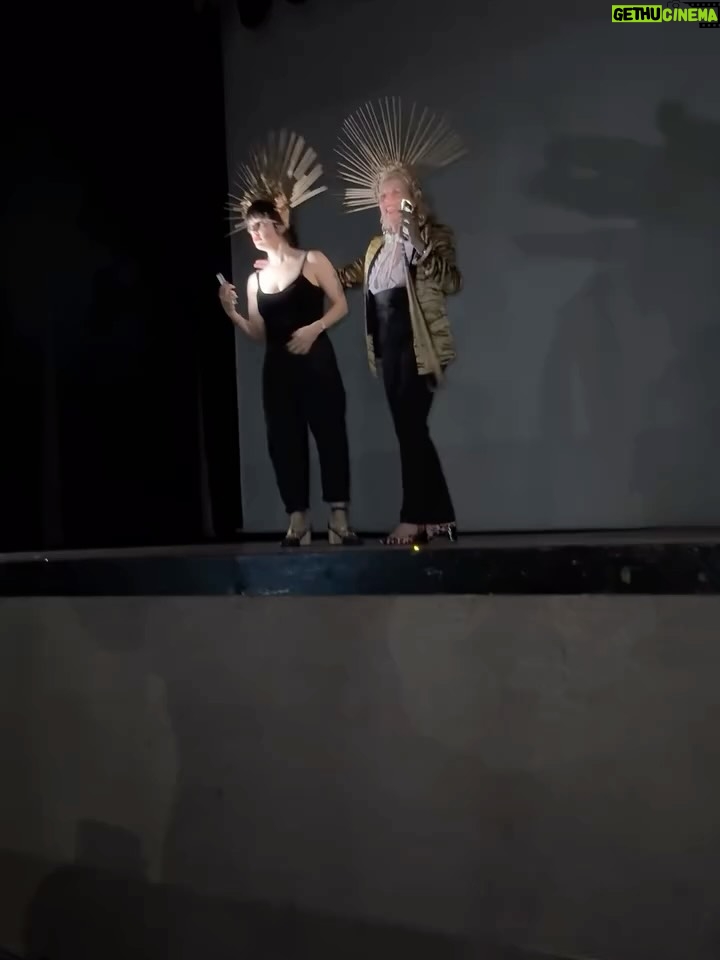 Malena Pichot - 54.2K Likes - Una jornada en Rosario llena de aventuras. Revistas de todo tipo pero a la vieja escuela. Cortes de luz y un garage con un portal a otra dimensión. La hemos pasado excelente

La corona es de @divaanimalprint