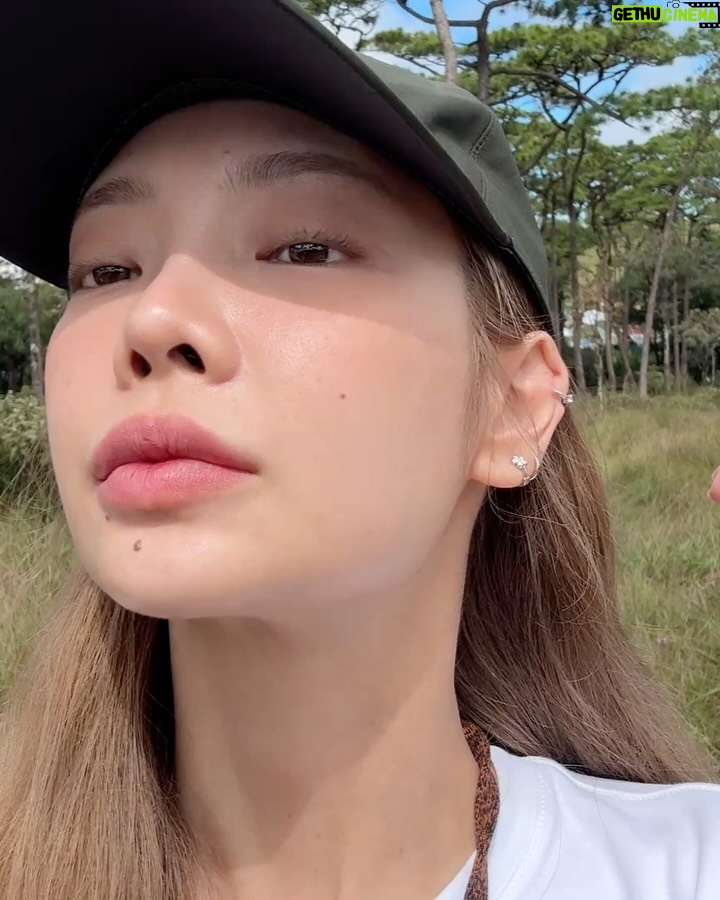 Manasaporn Chanchalerm - 122.3K Likes - Phusoidao dump  ขอรีวิวทริปด้วยรูปสุดท้าย  ไปดูที่ช่องพี่ๆเค้าได้เลยค่ะ ขอบคุณมาก มึงตัดกันยังไงให้กุดูแข็งแรงมาก ขอบคุณจริงๆ  ไอเลิ้บดอกไม้ ขอบคุณที่มีให้ ไม่งั้นหน้าหงิกละ