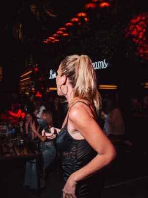 Marcela Baños Instagram - Mezcladito y gente linda que quiero 🫶🏻

1 @mefertimoda 
2 @azulkiang 
3 heladito una noche de invierno 
4 pink 
5 @ezequiel_y_laclave te mereces todo lo lindo que estás viviendo ?! 
6 bailando al ritmo de Nolberto 
7 Fiesta @latoxica.oficial 
8 con la emperatriz @grupo_anaconda_oficial 🌹
9 con @nolbertoalkla 
10 @mumbai555 
11 @mefertimoda 
12 mi Orejas del amor ❤️

@rickiprensa 
@chocha_pulseras