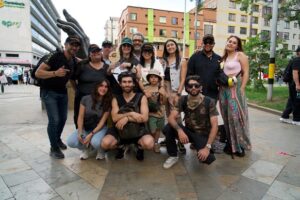 Marcela Mar Instagram - Construir una historia que pueda llegar al cine es un acto profundamente humano.
Es unir voluntades, talentos y corazones para dar forma a algo que antes solo existía en los sueños.

Imperfecta nació de esa unión.
De la entrega, la pasión y el arte de Juanita, Alejandra, Sara, Camilo, Juan, Sofía, Juan Pablo, Cindy, Camilo, María Clara, Esteban, Daniela, Natalia, Lina Marcela, Manuela, David, Emiliano, David, Gabriel Jaime, María Camila, Andrea, Diana, Alessandro, Sergio, Susana, Daniela, Lola, Laura, Jilly, Sofía, Wilmart, Eddy, Camilo, Yessi, Lizbeth, Mateo, Santiago, Jefferson, Santiago, Andrés Felipe, Jorge, Karina, Nahany, Patricia, Alexander, Verónica, Marcela, Javier, Patricia, Christian, Laura, Sonia, Carlos, Daissy Yined y Punky,
y de muchos otros seres que, con su energía, su arte y su amor, hicieron posible este sueño.

Gracias por creer, por entregar tanto, por dejar su huella en cada plano, en cada silencio, en cada emoción.
Esta película es de ustedes, porque cada uno puso un pedacito de su alma para que Imperfecta cobrara vida.

Gracias por recordarnos que la belleza del cine está en lo colectivo, en lo humano, en la magia de hacerlo juntos. 💛

Productoras: @laberintocinetv y @ganas.producciones ♥️♥️♥️

🎬 @imperfectafilm 

#ImperfectaLaPelícula #ConGanasProducciones #Laberintocine #CineColombiano #HistoriasQueTransforman #Maternidad #Gratitud #CineConAlma