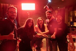 Marcela Mar Instagram - Construir una historia que pueda llegar al cine es un acto profundamente humano.
Es unir voluntades, talentos y corazones para dar forma a algo que antes solo existía en los sueños.

Imperfecta nació de esa unión.
De la entrega, la pasión y el arte de Juanita, Alejandra, Sara, Camilo, Juan, Sofía, Juan Pablo, Cindy, Camilo, María Clara, Esteban, Daniela, Natalia, Lina Marcela, Manuela, David, Emiliano, David, Gabriel Jaime, María Camila, Andrea, Diana, Alessandro, Sergio, Susana, Daniela, Lola, Laura, Jilly, Sofía, Wilmart, Eddy, Camilo, Yessi, Lizbeth, Mateo, Santiago, Jefferson, Santiago, Andrés Felipe, Jorge, Karina, Nahany, Patricia, Alexander, Verónica, Marcela, Javier, Patricia, Christian, Laura, Sonia, Carlos, Daissy Yined y Punky,
y de muchos otros seres que, con su energía, su arte y su amor, hicieron posible este sueño.

Gracias por creer, por entregar tanto, por dejar su huella en cada plano, en cada silencio, en cada emoción.
Esta película es de ustedes, porque cada uno puso un pedacito de su alma para que Imperfecta cobrara vida.

Gracias por recordarnos que la belleza del cine está en lo colectivo, en lo humano, en la magia de hacerlo juntos. 💛

Productoras: @laberintocinetv y @ganas.producciones ♥️♥️♥️

🎬 @imperfectafilm 

#ImperfectaLaPelícula #ConGanasProducciones #Laberintocine #CineColombiano #HistoriasQueTransforman #Maternidad #Gratitud #CineConAlma