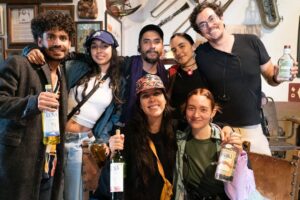 Marcela Mar Instagram - Construir una historia que pueda llegar al cine es un acto profundamente humano.
Es unir voluntades, talentos y corazones para dar forma a algo que antes solo existía en los sueños.

Imperfecta nació de esa unión.
De la entrega, la pasión y el arte de Juanita, Alejandra, Sara, Camilo, Juan, Sofía, Juan Pablo, Cindy, Camilo, María Clara, Esteban, Daniela, Natalia, Lina Marcela, Manuela, David, Emiliano, David, Gabriel Jaime, María Camila, Andrea, Diana, Alessandro, Sergio, Susana, Daniela, Lola, Laura, Jilly, Sofía, Wilmart, Eddy, Camilo, Yessi, Lizbeth, Mateo, Santiago, Jefferson, Santiago, Andrés Felipe, Jorge, Karina, Nahany, Patricia, Alexander, Verónica, Marcela, Javier, Patricia, Christian, Laura, Sonia, Carlos, Daissy Yined y Punky,
y de muchos otros seres que, con su energía, su arte y su amor, hicieron posible este sueño.

Gracias por creer, por entregar tanto, por dejar su huella en cada plano, en cada silencio, en cada emoción.
Esta película es de ustedes, porque cada uno puso un pedacito de su alma para que Imperfecta cobrara vida.

Gracias por recordarnos que la belleza del cine está en lo colectivo, en lo humano, en la magia de hacerlo juntos. 💛

Productoras: @laberintocinetv y @ganas.producciones ♥️♥️♥️

🎬 @imperfectafilm 

#ImperfectaLaPelícula #ConGanasProducciones #Laberintocine #CineColombiano #HistoriasQueTransforman #Maternidad #Gratitud #CineConAlma