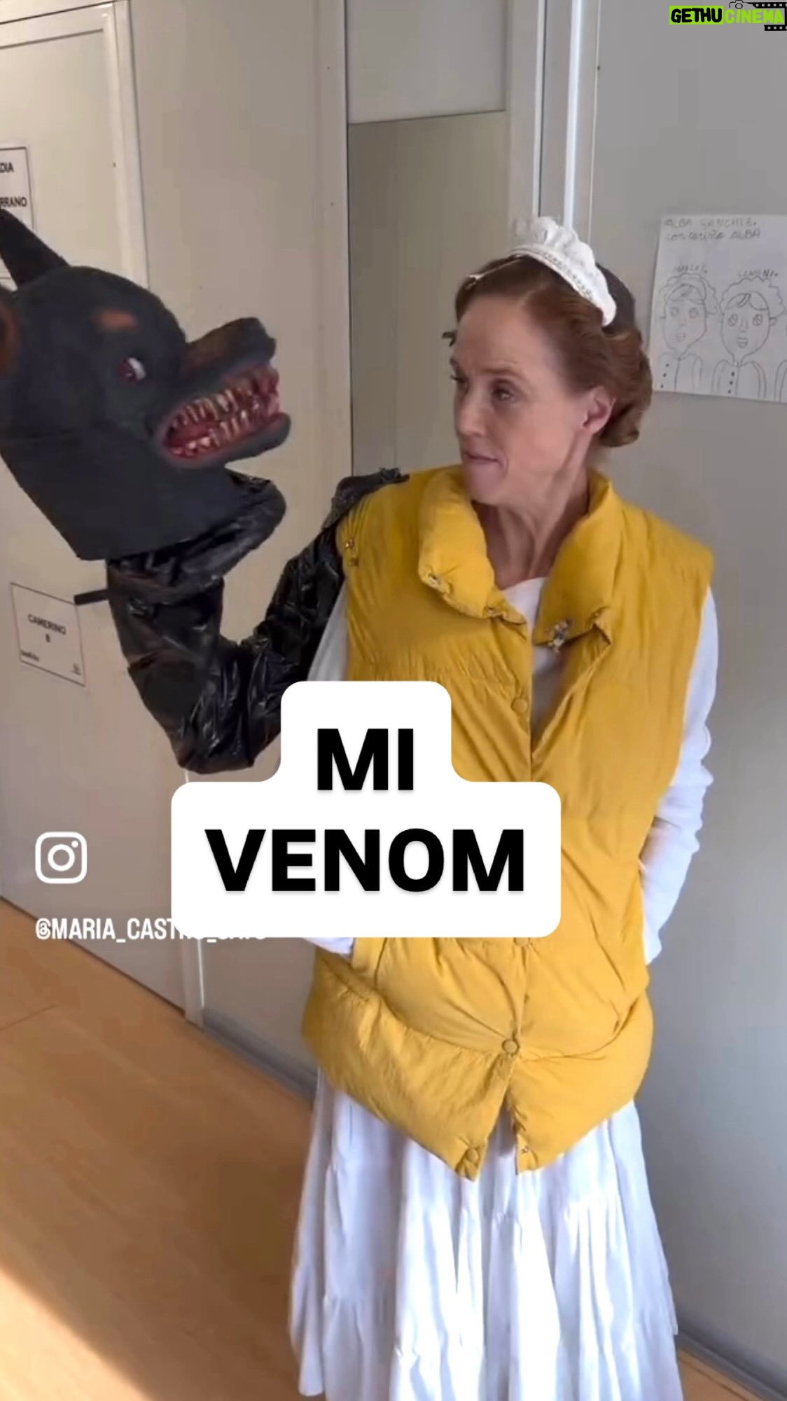 María Castro - 23.2K Likes - Yo quería haber subido hoy una receta… aunque fuese con calabaza… pero por petición os he hecho este disfraz versión EXTRA FÁCIL!

He visto por ahí disfraces del Venom… pero complejos! Haciendo mandíbulas con cartones de madera que abren y cierran… en fin… ese tiempo yo no lo tengo….
Pero esta versión ese los cost y rápida…. Para madres y padres en apuros! Jajajajaj

Ojalá os encanten…. Q luego mis hijas me romperán en dos y dirán:

“Yo de militar (🤐) ensangrentado….”
Y yo pensaré: “solo????!” 
Jajajja