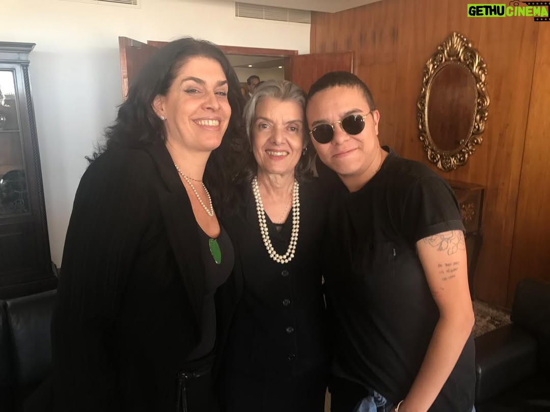 Maria Gadú - 51.9K Likes - Vai Brasillllll!!! Viva a soberania brasileira, a justiça e a democracia! Càrmen Lúcia e seu voto justiceiro fazendo a gente finalmente chorar de alegria!! Obrigada @paulalavigne pela foto ❤️❤️❤️❤️ BOLSONARO CONDENADO!!!!!!