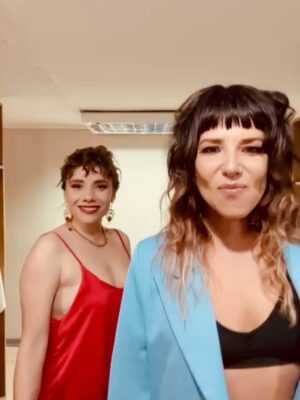 María Gracia Omegna Instagram - El otro día, tuve un encuentro ancestral con @dayanaamigo intentamos parecer elegantes hasta que aparecieron @pin_montane y @franwalk y nos humillaron.