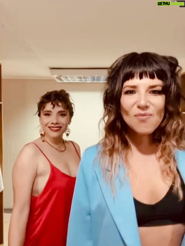 María Gracia Omegna - 25.8K Likes - El otro día, tuve un encuentro ancestral con @dayanaamigo intentamos parecer elegantes hasta que aparecieron @pin_montane y @franwalk y nos humillaron.