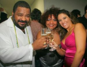 Maria Rita Instagram - não sei nem o que escrever… 

que meu amigo, meu compositor, meu “padrinho”, meu mestre descanse em luz. 

que seja recebido em festa e pagode e samba e desfiles verde-e-branco. 

que esteja em paz, mesmo com tanta lágrima que estamos derramando — são lágrimas de amor, de saudade, de alívio. 

meu amor, e minha gratidão, pra sempre…
marota

ps.:
peço desculpas aos parceiros e parceiras fotógrafos/as… eu estou sem os créditos das fotos… fiquem à vontade para se marcarem nos comentários. com calma, depois, marco cada foto com o crédito correto…