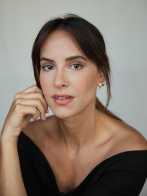 Mariana Monteiro Instagram - We are thrilled to announce that our special guest for our Table Talks 7 will be the actress, writer and human rights advocate Mariana Monteiro @maryyy_monteiro 🤍

Mariana Monteiro is an actress with nearly two-decade career embracing roles in television, film, and theatre. Restless and fearless by nature, she continuously seeks new creative challenges, from her acclaimed theater debut in Romeo and Juliet (2020) to her multifaceted performances in A Hora dos Lobos, Projecto Delta, and A Herança.

Beyond acting, Mariana is a passionate advocate for gender equality and youth empowerment. Appointed UN Champion for Gender Equality in Portugal in 2015, she has used her voice and art to challenge stereotypes and promote inclusion. Her books — Mariana num Mundo Igual (2015), Mariana no Caminho da Igualdade (2018), and Pensamentos de uma Mente Inquieta (2021) — reflect her unwavering belief in education, empathy, and equality as tools for change.

As a writer, artist, and activist, Mariana Monteiro embodies the spirit of a restless mind and resilient woman — one who turns creativity into conviction and art into action.

The lunch will take place on the 25th of October at 13PM, at the restaurant @terrafoz in Porto. Inscriptions via DM. Limited seats.

_______________
Estamos muito felizes em anunciar que a convidada especial do Table Talks 7 será a atriz, escritora e ativista Mariana Monteiro (@maryyy_monteiro) 🤍

Com quase 20 anos de carreira na televisão, cinema e teatro, Mariana destaca-se pela sua criatividade e coragem em novos desafios artísticos. Além da representação, é uma voz ativa pela igualdade de género e empoderamento jovem, tendo sido nomeada Campeã da ONU para a Igualdade de Género em Portugal em 2015.

Autora de três livros, acredita na educação, empatia e igualdade como motores de mudança.

25 de outubro, às 13h
Restaurante @terrafoz, Porto
Inscrições via DM — lugares limitados