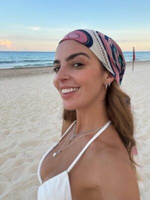 Mariana Torres Instagram - Le etapa de viajar con tu hermanas… te recomiendo no saltártela ✨ 

Y hacerlo en el @liveaquacancun fue simplemente perfecto 🌊💖 @liveaquaoficiall GRACIAS !!!
