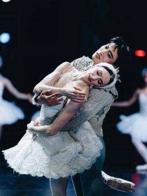 Marianela Núñez Instagram - Feliz cumple a esta verdadera mega estrella @kimin_kim1028 @kiminkim_fans
Imposible describir con palabras lo que se siente compartir el escenario con el!
Verlo bailar es un deleite y pura inspiración…su estilo único… su energía magnética…hipnotiza
Y también compartir risas (muchas risas!) y charlas
Siempre respetuoso y amable…
Gracias Kimin por todo el cariño,apoyo y respeto que me brindas siempre SE SIENTE VERDADERO ❤️✨
Que pases un hermoso día…y seguí volando 🥰