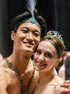 Marianela Núñez Instagram - Feliz cumple a esta verdadera mega estrella @kimin_kim1028 @kiminkim_fans
Imposible describir con palabras lo que se siente compartir el escenario con el!
Verlo bailar es un deleite y pura inspiración…su estilo único… su energía magnética…hipnotiza
Y también compartir risas (muchas risas!) y charlas
Siempre respetuoso y amable…
Gracias Kimin por todo el cariño,apoyo y respeto que me brindas siempre SE SIENTE VERDADERO ❤️✨
Que pases un hermoso día…y seguí volando 🥰