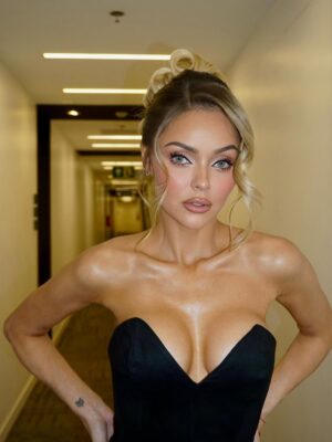 Mariluz Bermúdez Instagram - Makeup & Hair By Me 😍
Sigo amando este look ✨ enserio el rostro de @mariluzbermudez1 es Perfección ❤️ #makeupartist #makeup #costarica