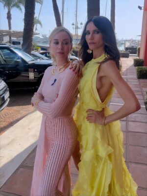 Marta Hazas Instagram - Un poquito más de lo que no se ve… 🎥
#Culpanuestra
#Culpables
#behindthescenes
.
@pokeepsie_films @primevideoes
( El suspiro del último vídeo es un buen resumen 🤗)