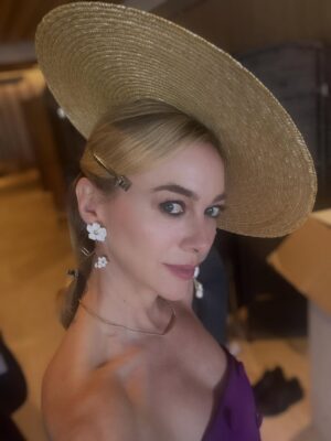 Marta Hazas Instagram - Un poquito más de lo que no se ve… 🎥
#Culpanuestra
#Culpables
#behindthescenes
.
@pokeepsie_films @primevideoes
( El suspiro del último vídeo es un buen resumen 🤗)