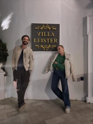 Marta Hazas Instagram - Un poquito más de lo que no se ve… 🎥
#Culpanuestra
#Culpables
#behindthescenes
.
@pokeepsie_films @primevideoes
( El suspiro del último vídeo es un buen resumen 🤗)