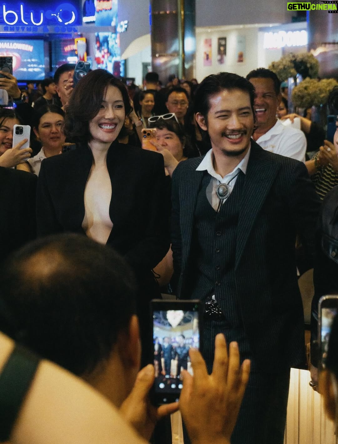 Mashannoad Suvalmas - 80.7K Likes - ทีมงานทุกคนตั้งใจมากจริงๆกับ เสือ
ได้เห็นมันเกิดขึ้นบนจอใหญ่กับทุกคนคือที่สุดแล้ว
ขอบคุณที่มาซับพอร์ตหนังเรื่องนี้กันนะ :)
It means more than you know.
Thank you for being part of this night. 🐯✨