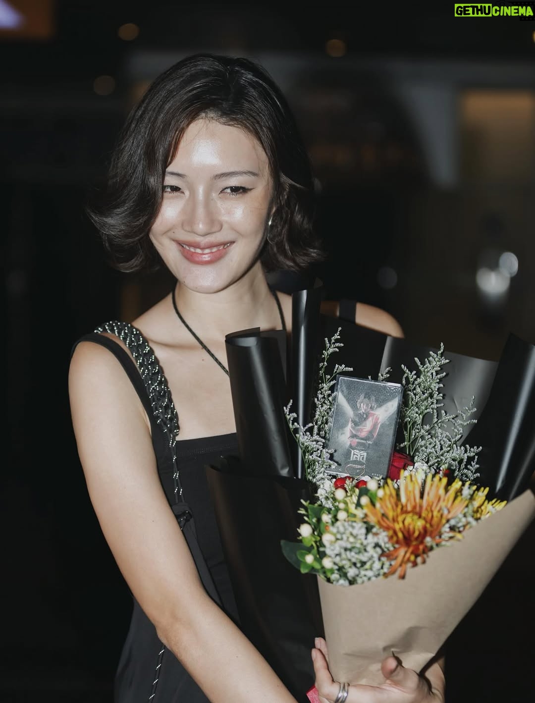 Mashannoad Suvalmas - 80.7K Likes - ทีมงานทุกคนตั้งใจมากจริงๆกับ เสือ
ได้เห็นมันเกิดขึ้นบนจอใหญ่กับทุกคนคือที่สุดแล้ว
ขอบคุณที่มาซับพอร์ตหนังเรื่องนี้กันนะ :)
It means more than you know.
Thank you for being part of this night. 🐯✨