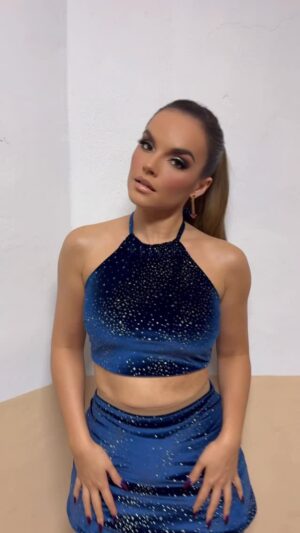Melody Instagram - Minutos antes de salir al escenario el corazón ya latía a mil por hora… y lo que vivimos en Bullas, Murcia fue simplemente mágico.
💃🔥 ¡Gracias por una noche tan increíble familia! 🌹
Mañana publicaremos algo muy… 😍