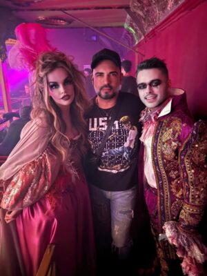 Melody Instagram - Feliz sábado, familia ✨ Os dejo este carrusel con algunos momentos de la increíble fiesta de Halloween de @ladygaga y @youtube , y el look que elegí para la ocasión. ¡Os quiero! ❤️