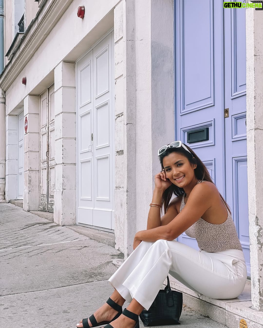 Michelle Madrigal - 17K Likes - Fill your life with experiences, not things. Have stories to tell, not stuff to show. Je t’aime Paris. 💫