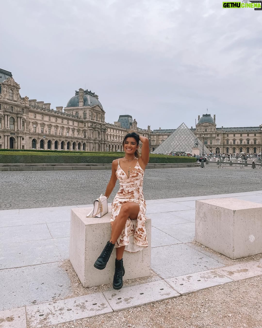 Michelle Madrigal - 17K Likes - Fill your life with experiences, not things. Have stories to tell, not stuff to show. Je t’aime Paris. 💫