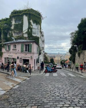 Michelle Madrigal Instagram - Fill your life with experiences, not things. Have stories to tell, not stuff to show. Je t’aime Paris. 💫