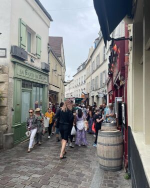 Michelle Madrigal Instagram - Fill your life with experiences, not things. Have stories to tell, not stuff to show. Je t’aime Paris. 💫