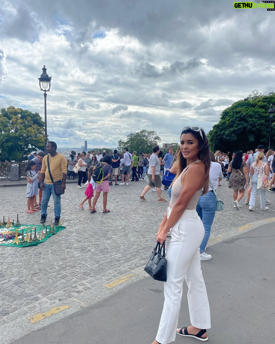 Michelle Madrigal - 17K Likes - Fill your life with experiences, not things. Have stories to tell, not stuff to show. Je t’aime Paris. 💫