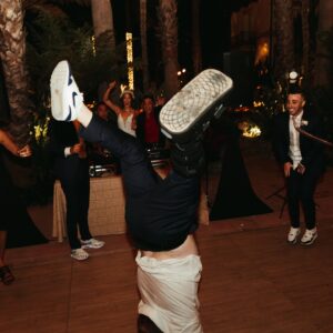 Michelle Wie Instagram - Happy 6 years to best party we ever threw @jonniewest4 👰🤵‍♂️

Retagging our wedding vendors cuz they were the best ❤️
Flowers: @royalbeeflower.co 
Photos: @hilaurenhello 
DJ: @dj_compose 
Tacos: @chefchrisoh 
Party dress: @nadinemerabi
Makeup: @kecialittman