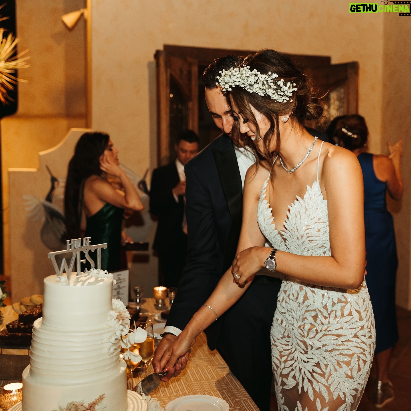Michelle Wie - 8K Likes - Happy 6 years to best party we ever threw @jonniewest4 👰🤵‍♂️

Retagging our wedding vendors cuz they were the best ❤️
Flowers: @royalbeeflower.co 
Photos: @hilaurenhello 
DJ: @dj_compose 
Tacos: @chefchrisoh 
Party dress: @nadinemerabi
Makeup: @kecialittman