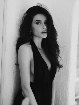 Mikaela Hoover Instagram - Numero Netherlands 

Photographer @flxashstudios 
Hair @glencocoforhair 
Makeup @krisstudden 
Styling @jordanshile
Body @paolomascitti