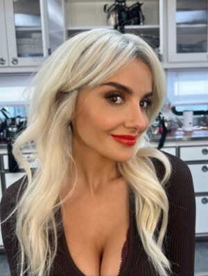 Mikaela Hoover Instagram - First time in makeup & hair for Cat
I miss the blonde🐱