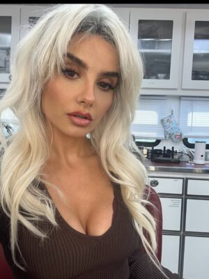 Mikaela Hoover Instagram - First time in makeup & hair for Cat
I miss the blonde🐱