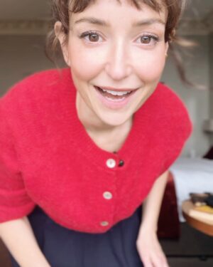Milana Vayntrub Instagram - Here’s a small Irish dump. Put out your hands.