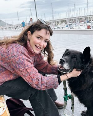 Milana Vayntrub Instagram - Here’s a small Irish dump. Put out your hands.