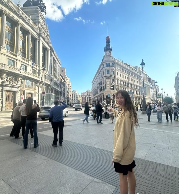 Millaray Viera - 34.6K Likes - Felices 17 al amor de esta y todas mis vidas!🤍
A mis 20, cuando te tuve y no sabía de qué iba la maternidad, no habría imaginado que ibas a ser mucho más de lo que pude haber soñado. 
Una niña, casi mujer, tan bondadosa, integra, empatica, sensible, inteligente, buena hermana y talentosa. Eres tan amada y lo sabes🤍
Te admiro, te amo con el alma y te agradezco por hacer de mi experiencia terrenal algo tan bello.
Eres mi compañerita soñada desde siempre y para siempre y “ un nido en mi universo”, mi niñita🤍