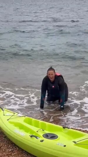 Miranda Hart Instagram - Still not very good at the kayak dismount 🤣 #suchfun