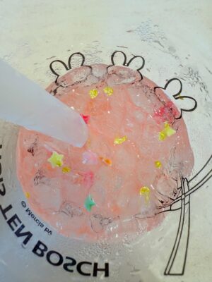 Mizuki Yamamoto Instagram - ⋆⸜☾⸝‍⋆

前回いつ行ったか記憶がないくらい久しぶりに、
ハウステンボスへ☆

小さい時は、何度も行ってたのです。
長崎空港がある大村市に住んでいたことがありました。

今回のお目当てはミッフィー！
友達が行ってて写真見せてもらって、あまりの可愛さに即飛行機予約！

カフェ、可愛かったー♡
後ろの窓からたまたまパレードが見えた♡

あ、最後の
私の隣で手を振ってるミッフィーは、子です。
キャラ好きは遺伝です。
最近はこびとづかんにも興味があるみたいです。

幸せ時間でした(T_T)
初めてハウステンボス泊まったけど、最高だった!!

今回は、おばあちゃまも一緒に3人旅でした☆

 #ハウステンボス 
 #ミッフィー