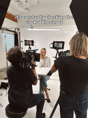Molly Sims Instagram - I get this question a lot, especially during these last few speaking engagements, “how do you balance it all.” And the REAL answer is, I don’t. 😂 These are some of the things I do but it’s a lot of running from meetings, shoots, recordings to make it to pick up or games. I take work calls in the car to lacrosse games, I’m literally at a lacrosse tournament right now doing this. Running a company is hard. Showing up flawlessly every time for your kids is hard. But I KNOW that them seeing me put effort and work into something I love is teaching them to do the same.❤️