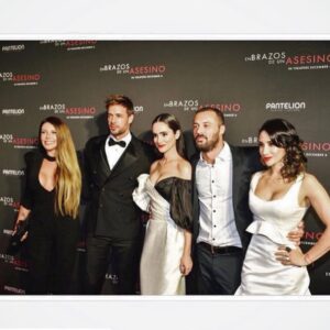 Mónica Ayos Instagram - fotos y trailer🎬que les va a gustar, del 2019 con Will en EEUU, en el estreno de la peli #williamlevy #monicaayos #enbrazosdeunasesino #killingsarai #willlevy